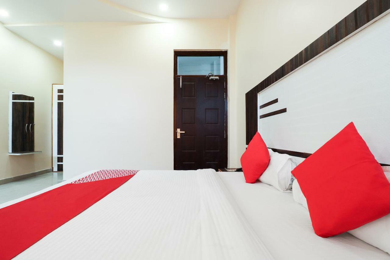 Oyo 39959 Hotel Bandhan Bahraich ภายนอก รูปภาพ