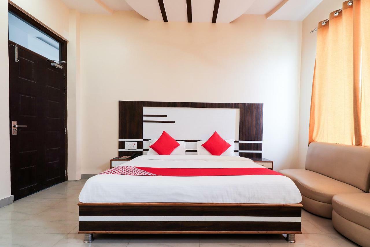 Oyo 39959 Hotel Bandhan Bahraich ภายนอก รูปภาพ