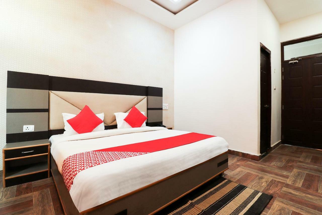Oyo 39959 Hotel Bandhan Bahraich ภายนอก รูปภาพ