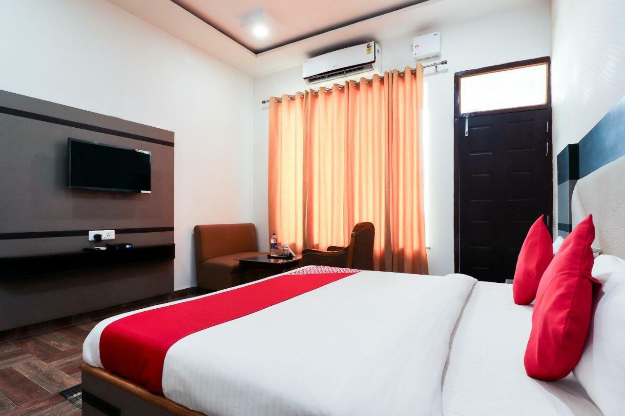 Oyo 39959 Hotel Bandhan Bahraich ภายนอก รูปภาพ