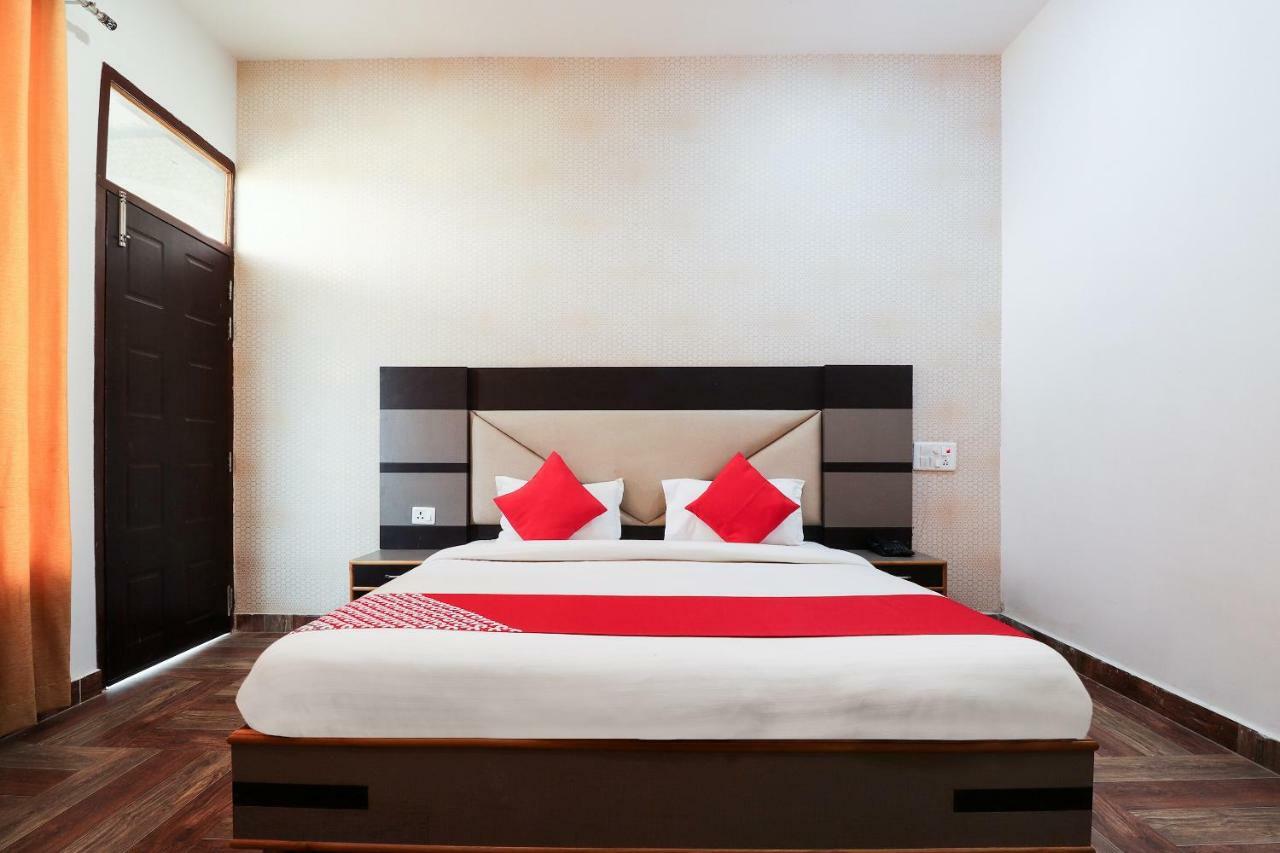 Oyo 39959 Hotel Bandhan Bahraich ภายนอก รูปภาพ